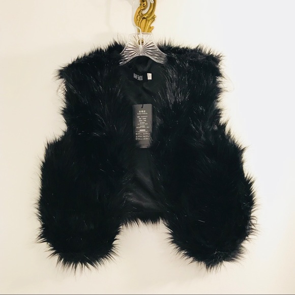 🖤BLACK FAUX FUR VEST🖤 - Picture 2 of 2